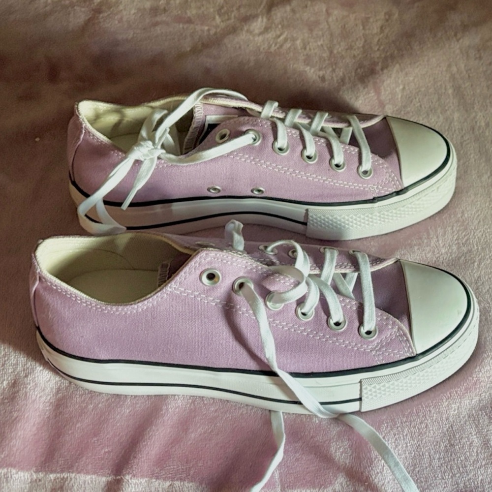 Converse Brand New Orchid Pink Platform Low Tops